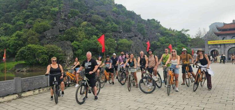 hanoi-ninh-binh-private-tour-hoa-lu-trang-an-mua-cave