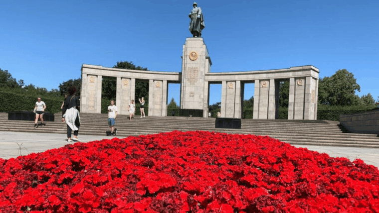 hitler-to-stalin-wwii-cold-war-tour-small-group-2