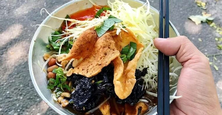 ho-chi-minh-original-walking-street-food-tour-with-local