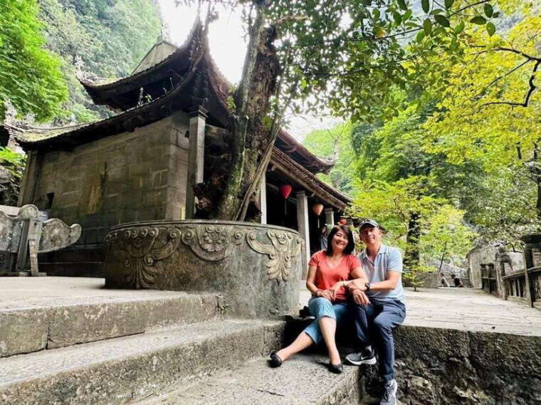hoa-lu-ancient-capital-mua-cave-tam-coc-boat-trip