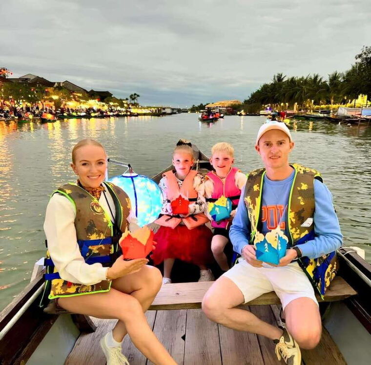 hoi-an-boat-ride-with-flower-lantern-ceremony