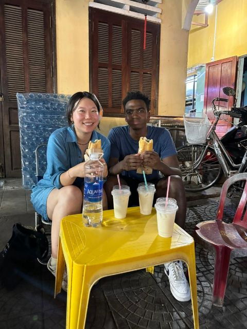 hoi-an-evening-street-walking-food-tour
