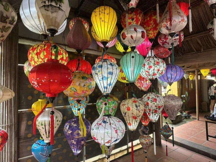 hoi-an-night-market-boat-trip-with-lantern