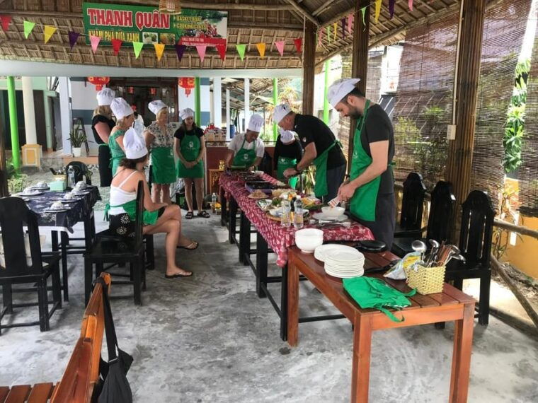 hoi-an-vegan-cooking-class-market-coconut-basket-boat