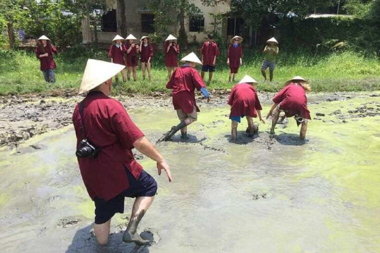hoi-an-wet-rice-farming-tour-basket-boat-tour-fishing-lunch