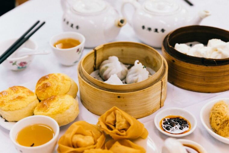 hong-kong-private-food-tour-with-10-tastings