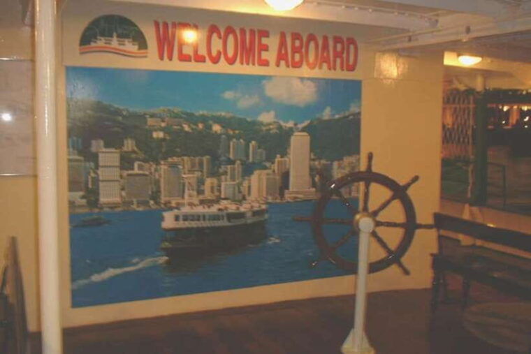 hong-kong-star-ferry-victoria-harbour-cruise-light-show