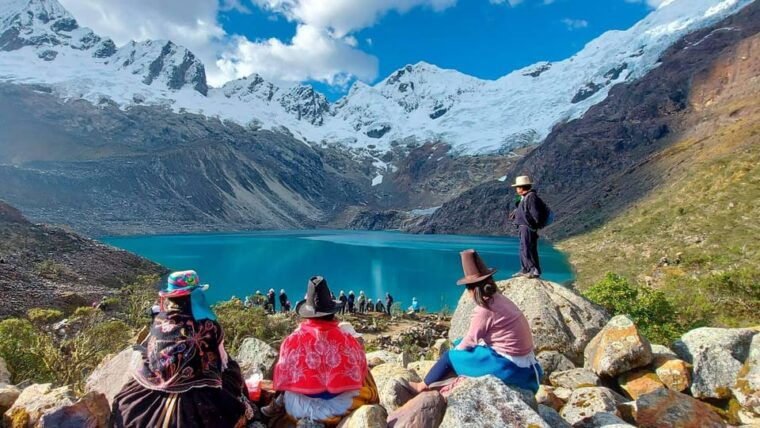 huaraz-rocotuyoc-lagoon-frozen-lagoon-trekking-2