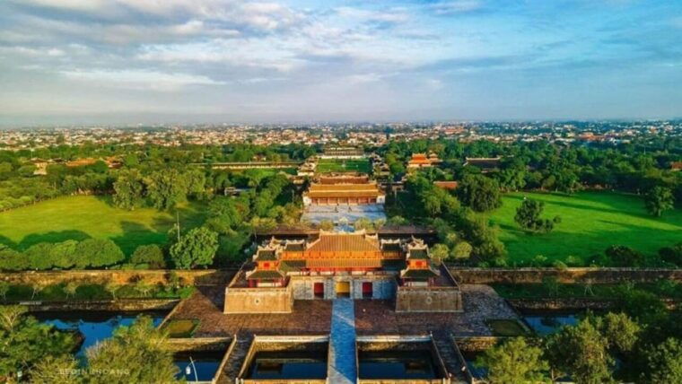hue-imperial-citadel-thien-mu-pagoda-dragon-boat-trip