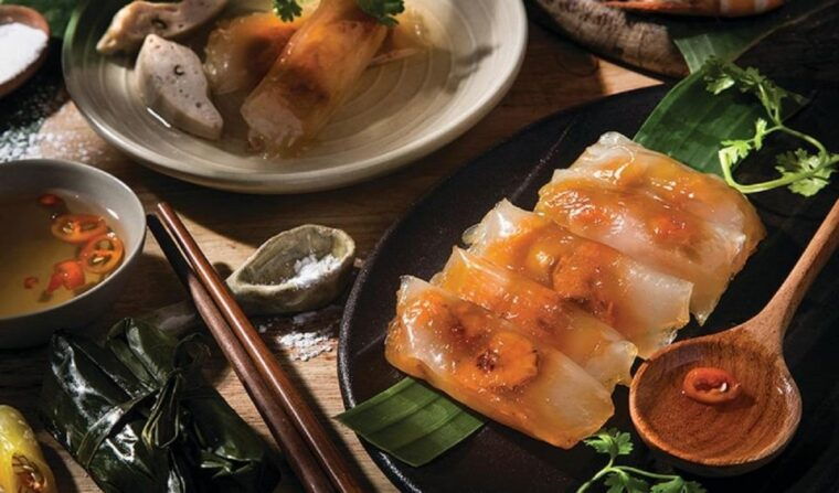 hue-night-street-food-tour-with-a-local-guide