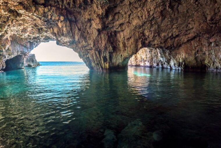 hvarblue-grenn-cave-and-vis-island-private-speedboat-tour