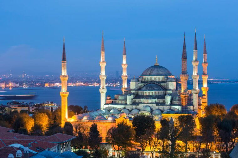 istanbul-tour-of-hagia-sophia-and-blue-mosque-by-night