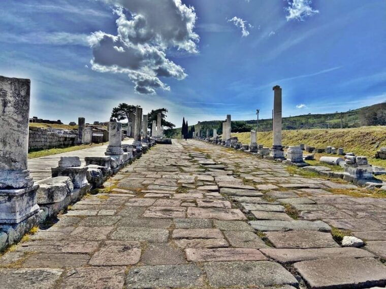 izmir-pergamum-tour-with-private-guide-van
