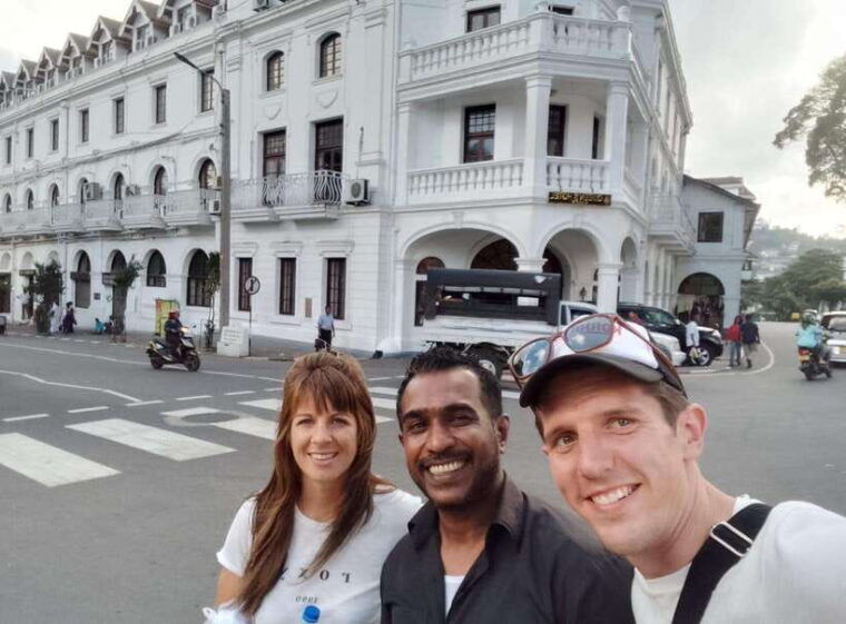 kandy-ambuluwawa-heights-tuk-tuk-tour-with-guide