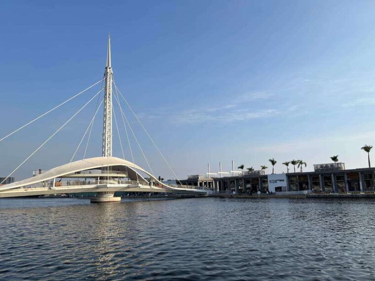 kaohsiung-private-city-tour-with-fo-guang-shan-museum