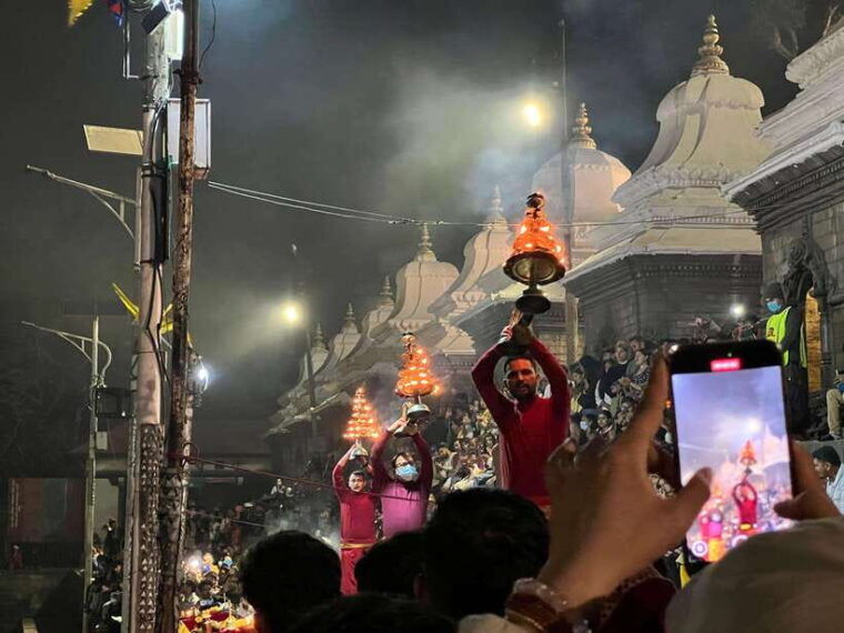 kathmandu-evening-aarati-tour-at-pashupatinath-temple