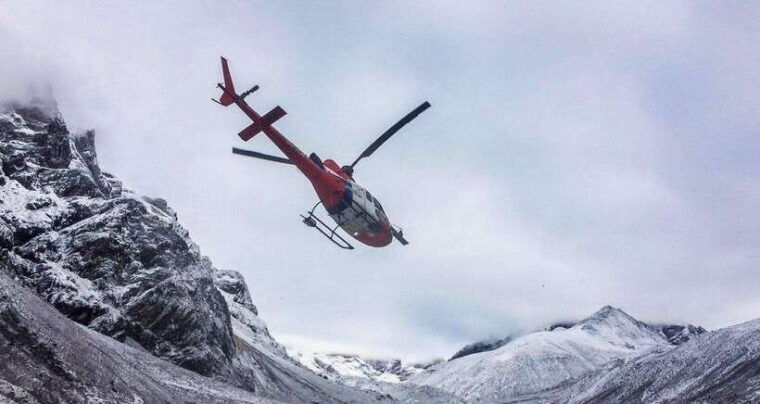 kathmandu-everest-helicopter-tour-with-landing-hold-seat