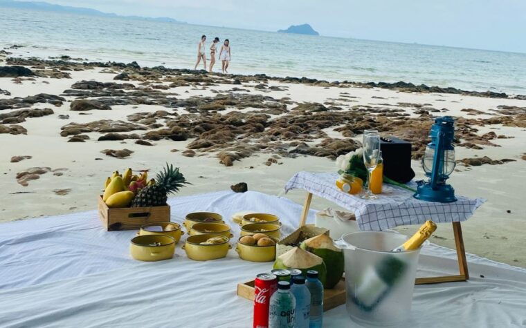 khao-lak-private-long-tail-boat-trip-to-james-bond-island