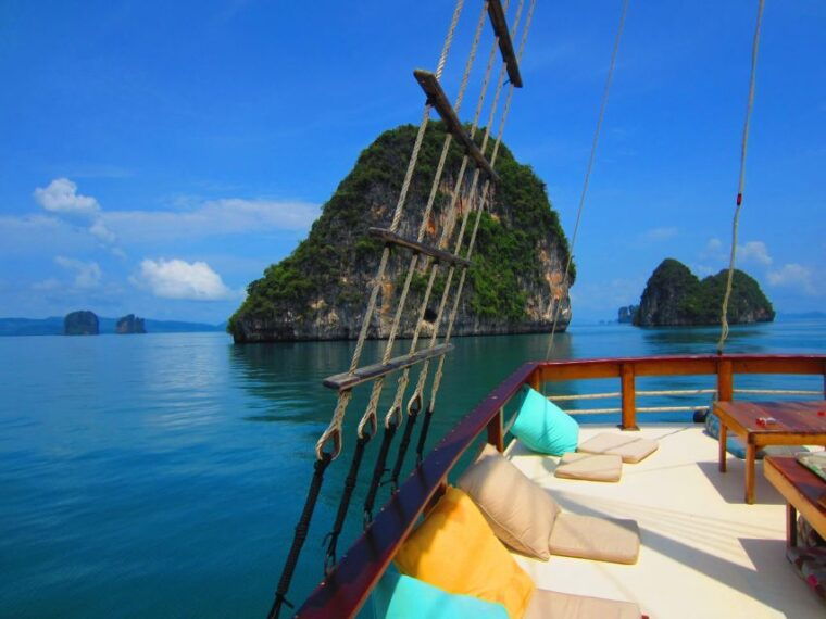 khao-lak-traditional-boat-to-phang-nga-bay-and-hong-island