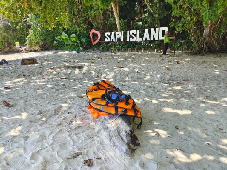 kota-kinabalu-twin-island-day-trip-tour-sapi-manukan