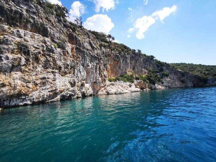 krk-krusija-bay-blue-cave-and-golden-beach-boat-trip