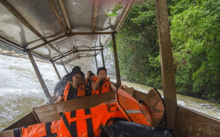kuala-lumpur-taman-negara-national-park-teras-waterfall
