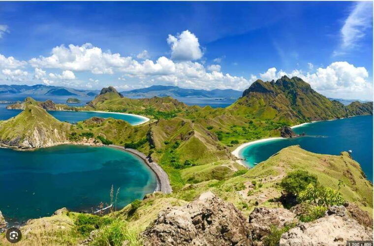 labuan-bajo-sunset-panorama-national-park