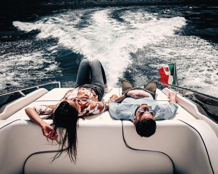 lake-como-private-boat-tour-iconic-villas-stunning-views
