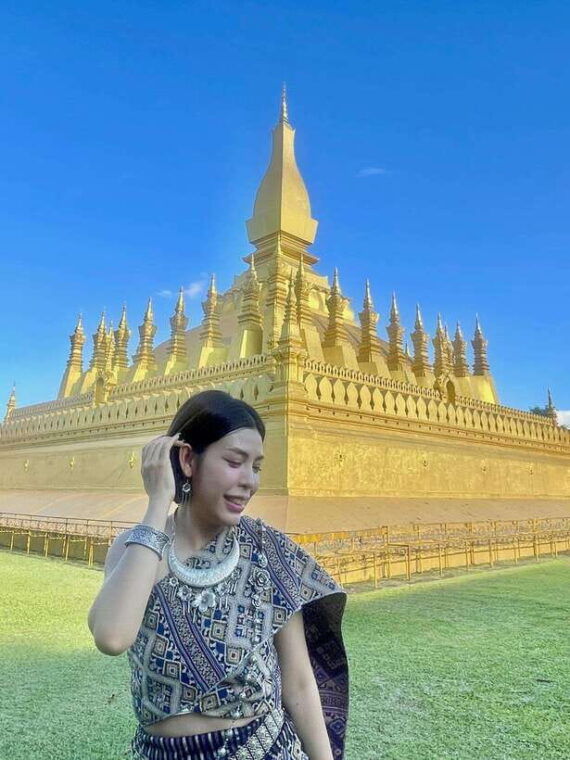 laos-traditional-costume