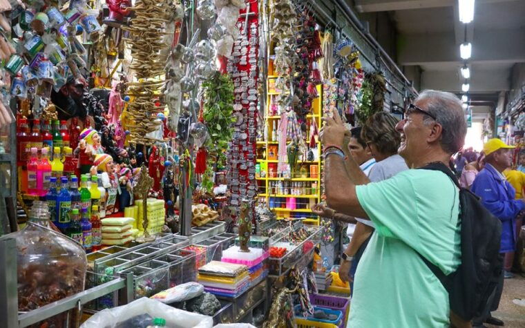 lima-bizarre-tour-in-gamarra-witches-market