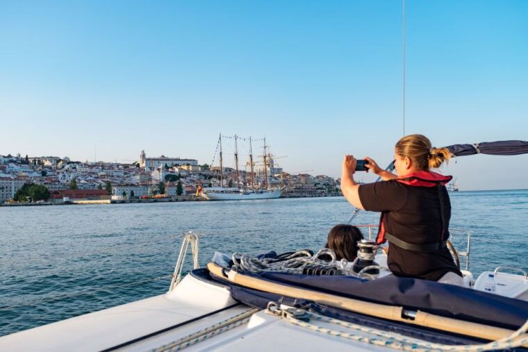 lisbon-1-or-2-hour-cruise-along-the-tagus-river