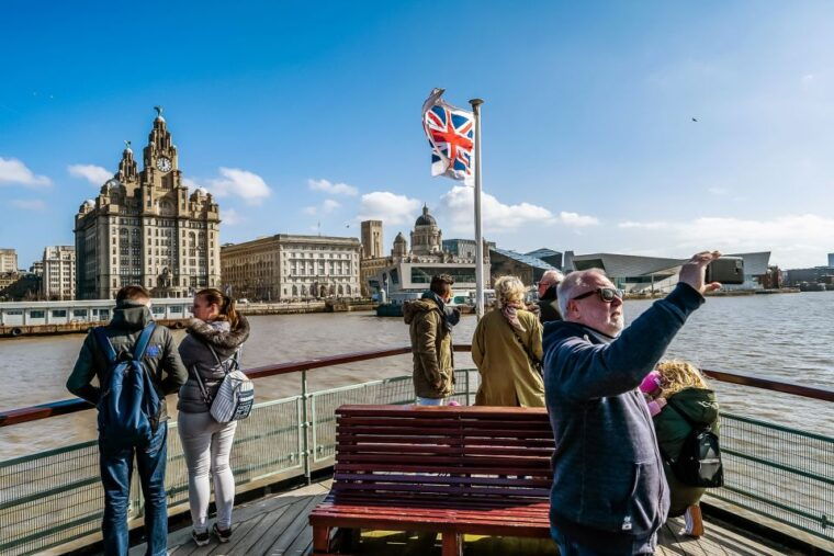 liverpool-sightseeing-river-cruise-on-the-mersey-river