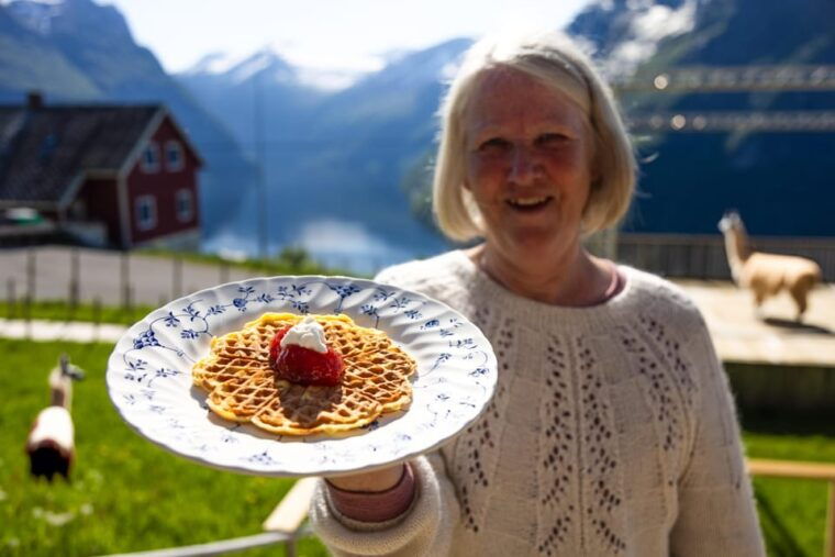 ljoen-hellesylt-ljoen-farm-tour
