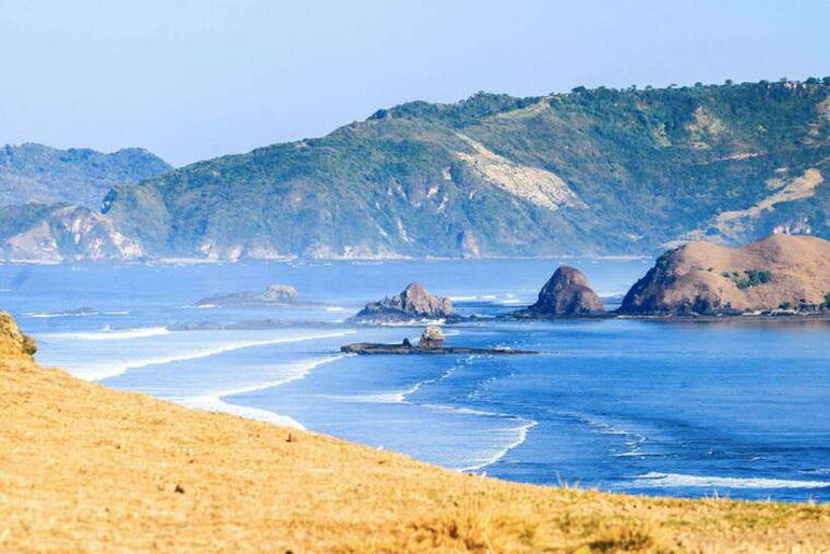 lombok-epic-exclusive-surfing-beaches-and-sunset-hills