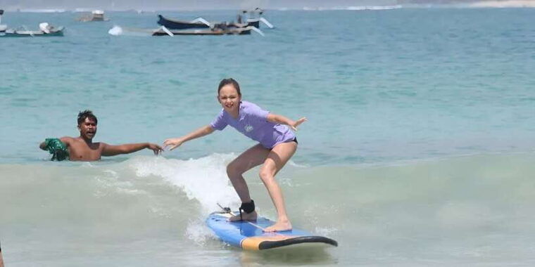 lombok-surf-lesson-for-beginner-in-selong-blanak-beach