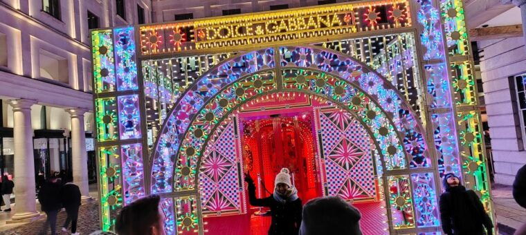 london-christmas-sparkle-walking-tour-small-group