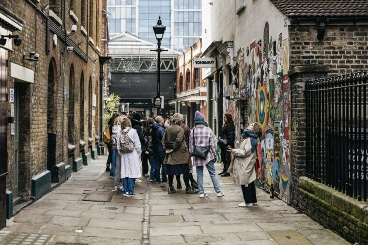 london-east-end-street-art-tour-and-spray-painting-workshop