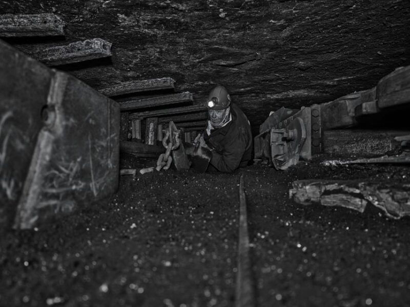 longyearbyen-historic-coal-mine-tour-at-gruve-3