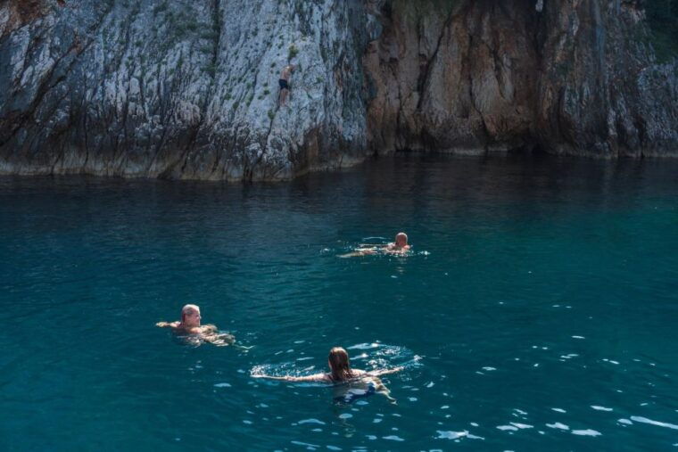 lovran-opatija-swimming-on-cres-island-with-lunch
