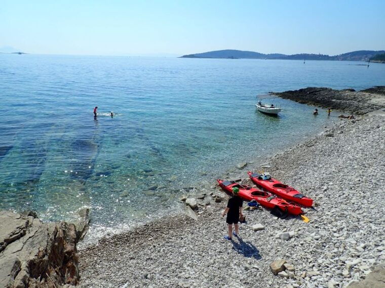 lumbarda-half-day-kayaking-and-history-with-wine-delight