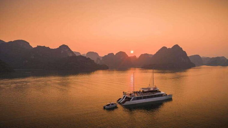 luxury-halong-lan-ha-bay-1-day-catamaran-cruise-from-hanoi