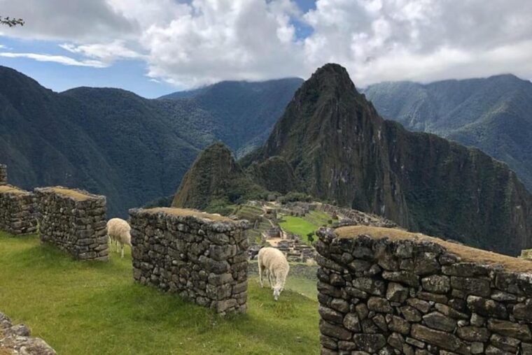 machu-picchu-overnight-tour-with-sacred-valley