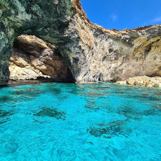 malta-gozocominocrystal-bluelagooncaves-private-boat-trip