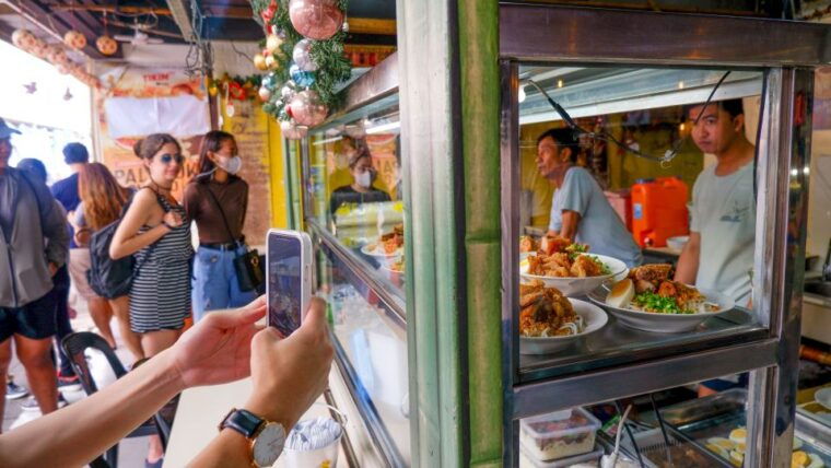 manila-sightseeing-and-food-walking-tour-with-tastings
