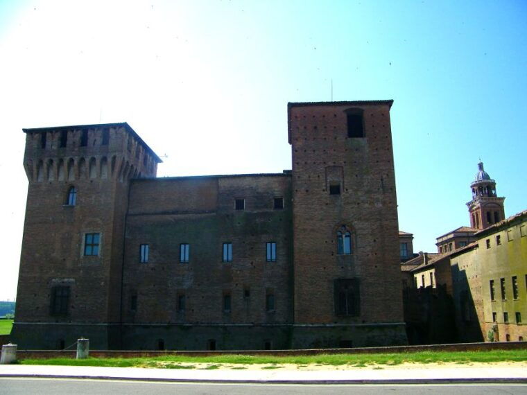 mantua-town-highlights-and-monuments-walking-tour
