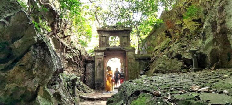 marble-mountains-afternoon-ba-na-hills-small-group-tour