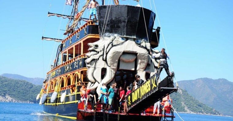 marmaris-pirate-boat-w-lunch-unlimited-drinks-foam-party