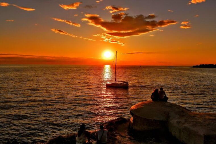 medulin-3-hour-sunset-dolphin-spotting-tour-with-dinner