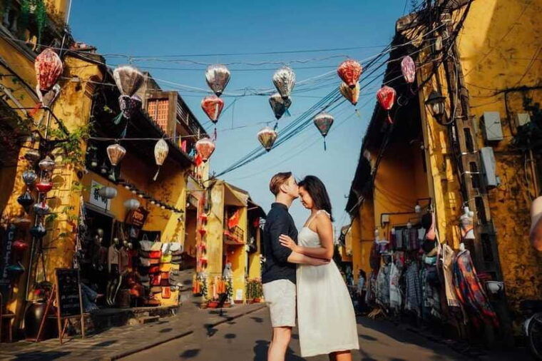 memorable-photoshoot-and-private-guided-walking-tour