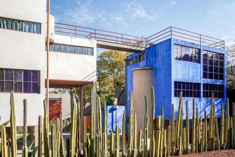 mexico-city-xochimilco-coyoacan-frida-kahlo-unam